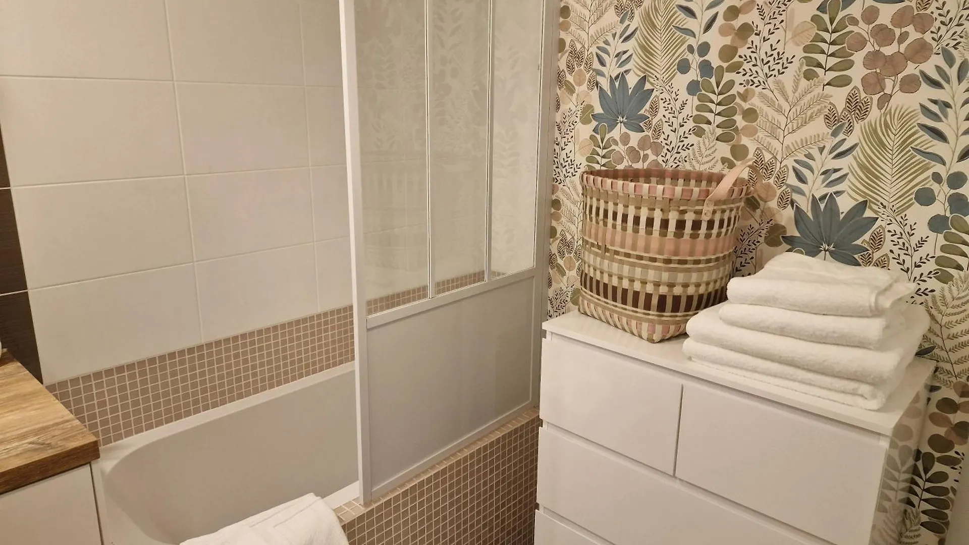Residence Neuve Avec Parking Interieur Et Balcon Vienne  0*, Vienne (Isere) France