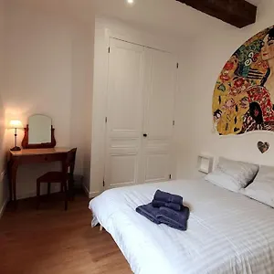 Classe 4 Etoiles - Cybele - Centre 2 Chambres, Cour Privative Et Garage Appartement